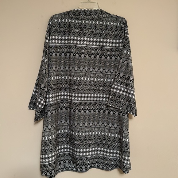 Beautiful Beach Cover-Up! - Picture 2 of 4